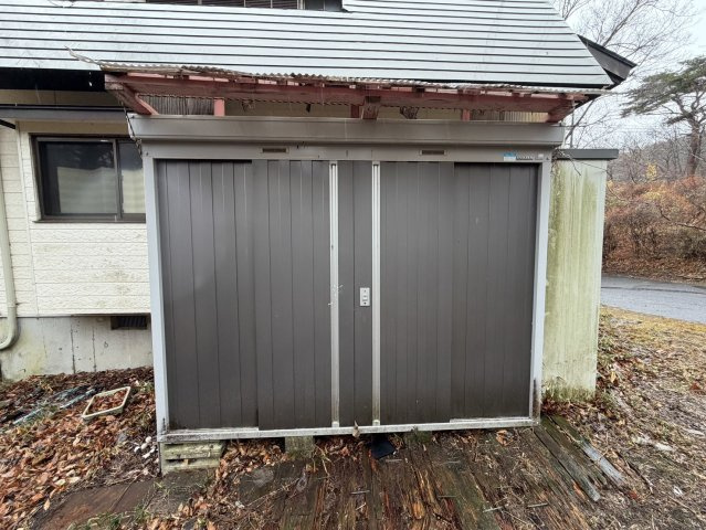 大きなウッドデッキ付き！BBQ等いかがでしょう♪清水台別荘のその他|物置も3つありますので収納には困りません