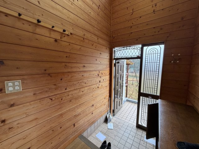 大きなウッドデッキ付き！BBQ等いかがでしょう♪清水台別荘の玄関|玄関です