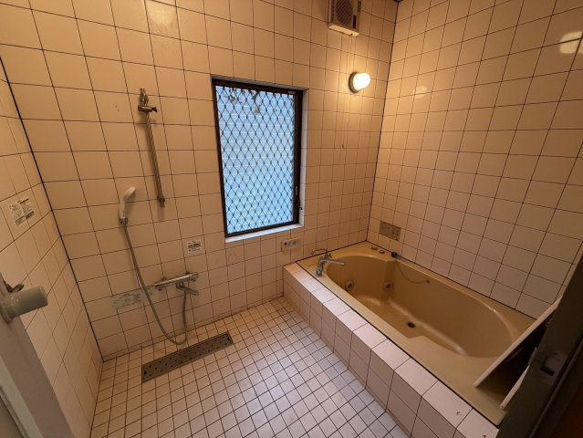 大きなウッドデッキ付き！BBQ等いかがでしょう♪清水台別荘の浴室|お風呂です