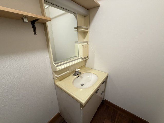 大きなウッドデッキ付き！BBQ等いかがでしょう♪清水台別荘の独立洗面台|使いやすい独立洗面台です