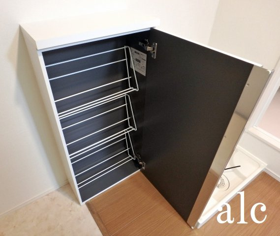 あおばトラスト中落合の設備|玄関横　シューズクローゼット