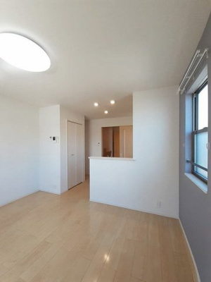 【居間・リビング】 | オブリガード | こちらの居間で趣味の時間をお楽しみください