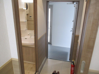 【玄関】 | 安里駅前.BLDG.