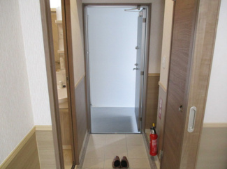 【玄関】 | 安里駅前.BLDG.