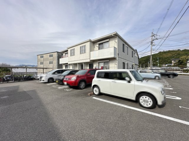 シャーメゾン初月 A棟の駐車場