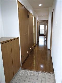 広島市安佐北区口田３丁目の賃貸マンションの玄関