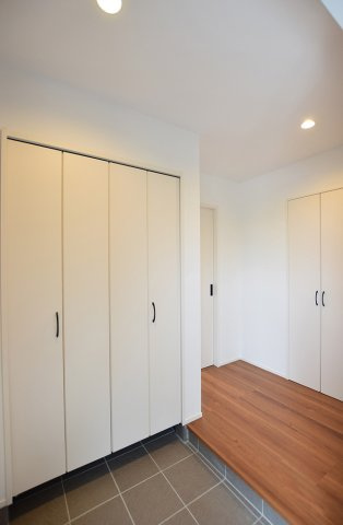 新潟市東区船江町1丁目　C棟の玄関