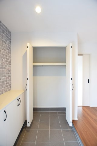 新潟市東区船江町1丁目　C棟の玄関