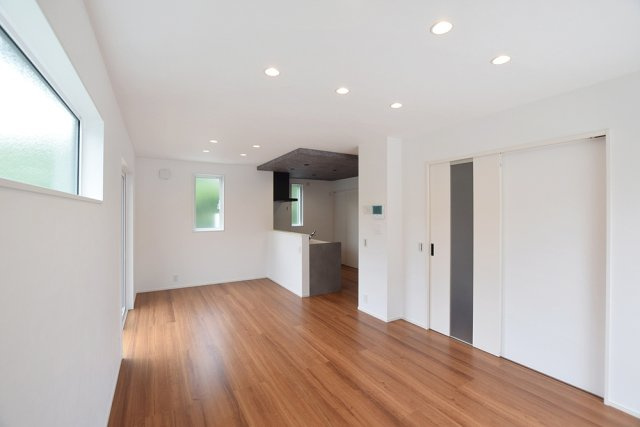 新潟市東区船江町1丁目　C棟の居間・リビング