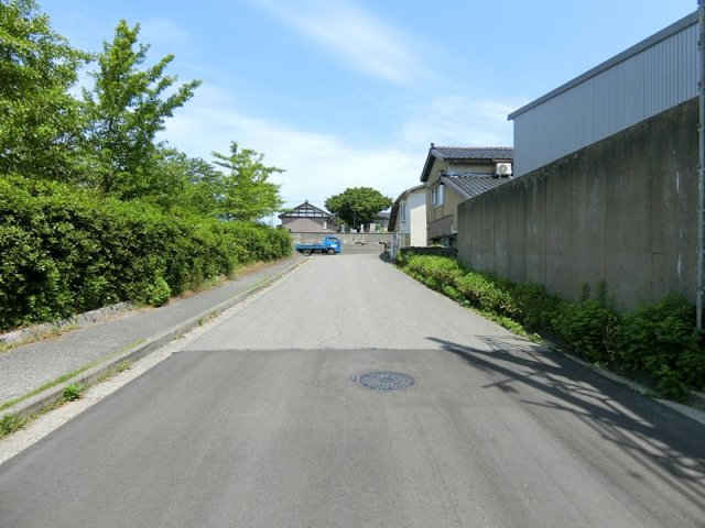 新潟市東区船江町1丁目　A棟の前面道路含む現地写真