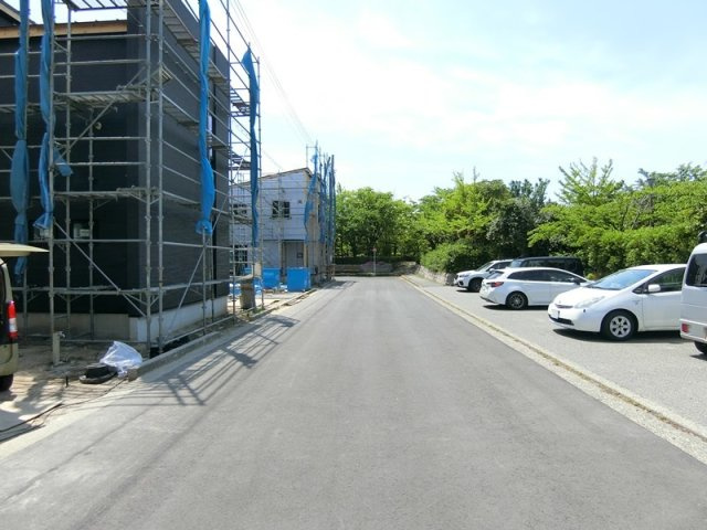 新潟市東区船江町1丁目　A棟の前面道路含む現地写真