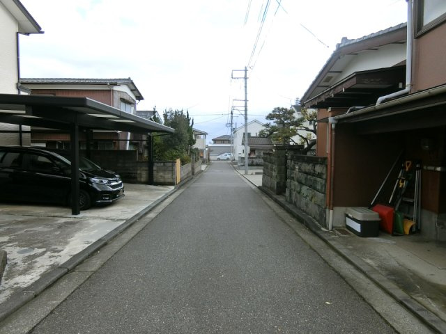 新潟市西区寺尾上6丁目　A棟の前面道路含む現地写真