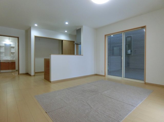 新潟市西区寺尾上6丁目　A棟の前面道路含む現地写真