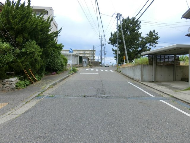 新潟市中央区二葉町3丁目の前面道路含む現地写真