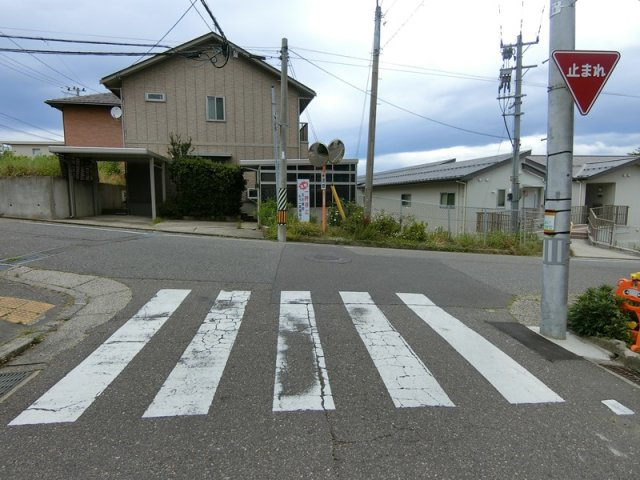 新潟市中央区二葉町3丁目の前面道路含む現地写真