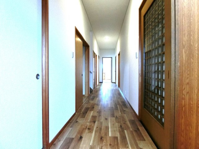 新潟市西区浦山4丁目の内装|廊下