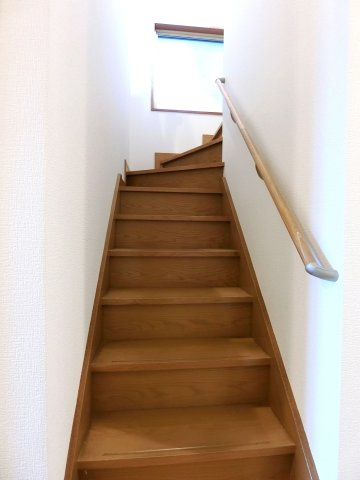 新潟市西区浦山4丁目の内装|階段