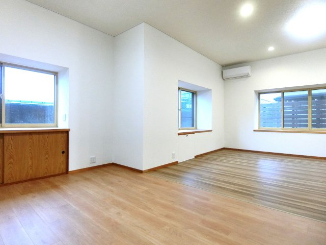 新潟市西区浦山4丁目の居間・リビング