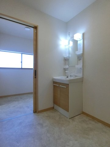 新潟市東区津島屋3丁目　中古戸建の独立洗面台