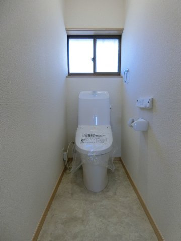 新潟市東区津島屋3丁目　中古戸建のトイレ