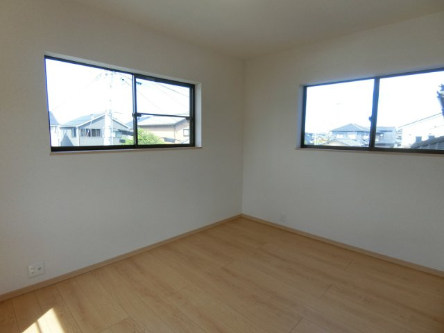 新潟市東区津島屋3丁目　中古戸建の洋室