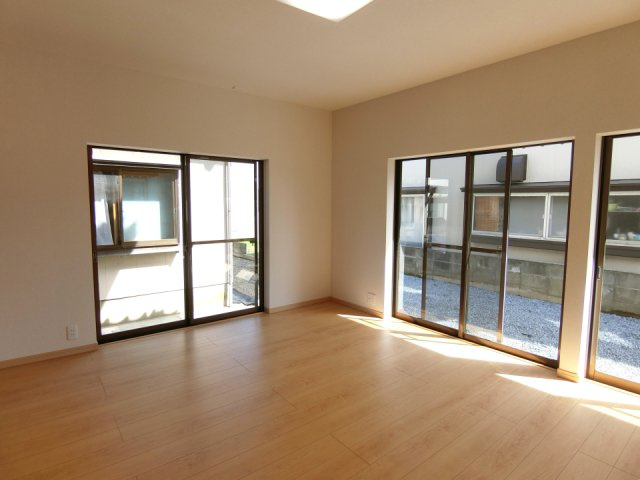 新潟市東区津島屋3丁目　中古戸建の居間・リビング