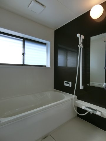 新潟市東区津島屋3丁目　中古戸建の浴室