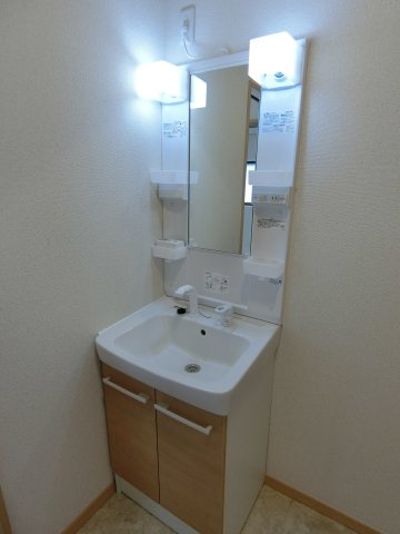 新潟市東区津島屋3丁目　中古戸建の独立洗面台