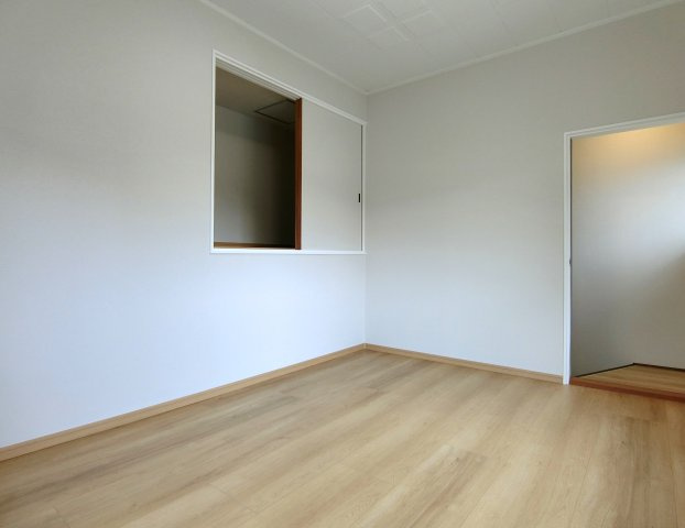 新潟市東区河渡3丁目の洋室