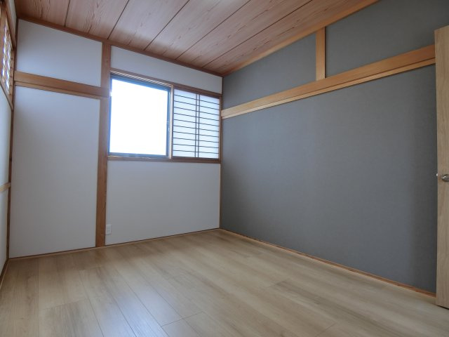 新潟市東区河渡3丁目の洋室