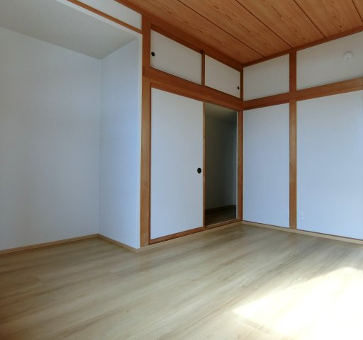 新潟市東区河渡3丁目の洋室