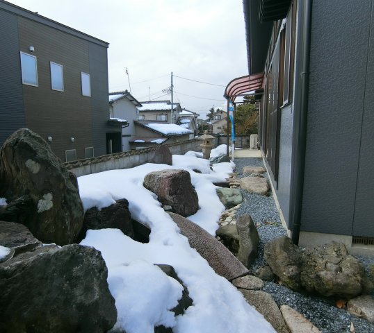 新潟市東区河渡3丁目の庭