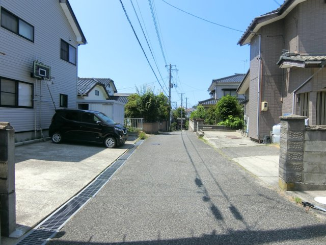 新潟市東区河渡3丁目　中古戸建の前面道路含む現地写真
