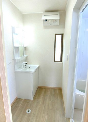 新潟市西区鳥原の独立洗面台