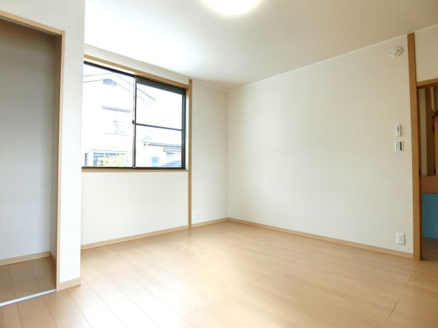 新潟市西区鳥原の洋室