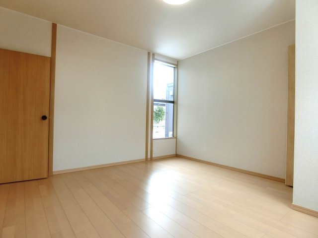 新潟市西区鳥原の洋室