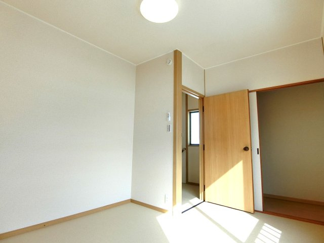 新潟市西区鳥原の洋室|2F