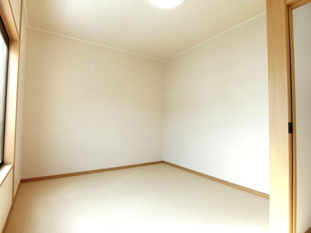 新潟市西区鳥原の洋室|2F