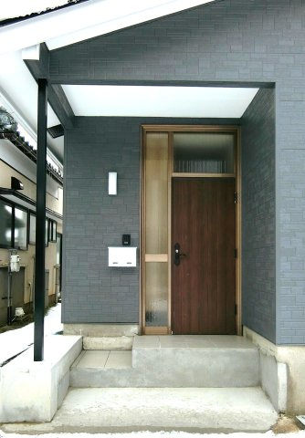 新潟市西区鳥原の玄関