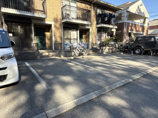 セジュール高浜の駐車場