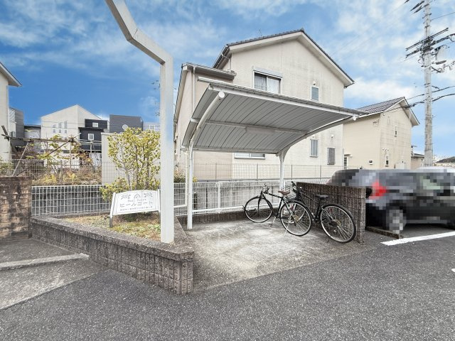 ヒールコートの駐車場