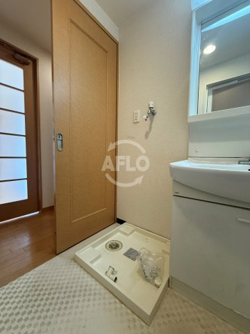 クリスタルパーク山坂の洗面所|クリスタルパーク山坂　室内洗濯機置場