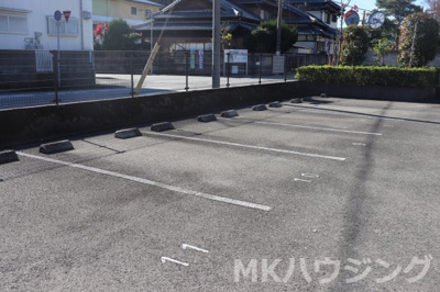 【駐車場】 | グランドソレーユ　B棟 | 駐車場完備です
