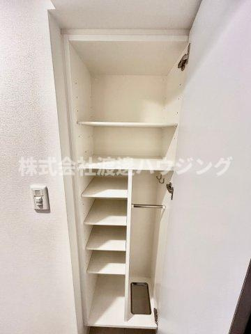 エスリード江坂江の木町の収納