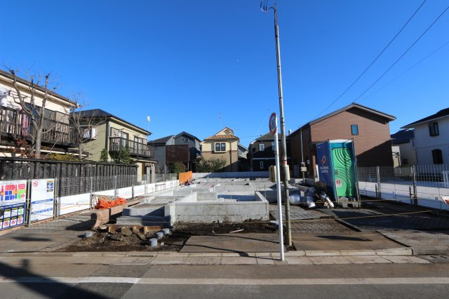 【Blooming Garden】国分寺市本多３丁目の玄関|JR中央線「国分寺」歩17分♪「国分寺」駅は、JR中央線・西武国分寺線・西武多摩湖線の複数路線が使えて便利！