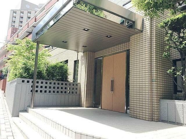 湯島アパートメントハウスの外観