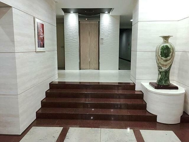 湯島アパートメントハウスのエントランス