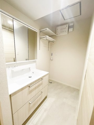 ラ・ルーチェ 東櫛原の洗面所|広い洗面スペースです★