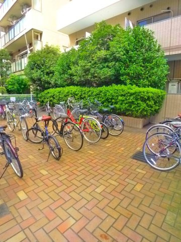 レジデンス上野の駐車場