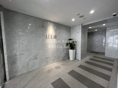 【ロビー】 | リーガル南船場Ⅲ | 白を基調とした洗練されたロビー